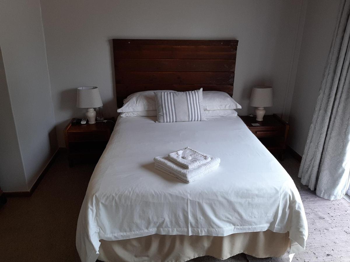 Deluxe Double Room (2 Adults + 1 Child)