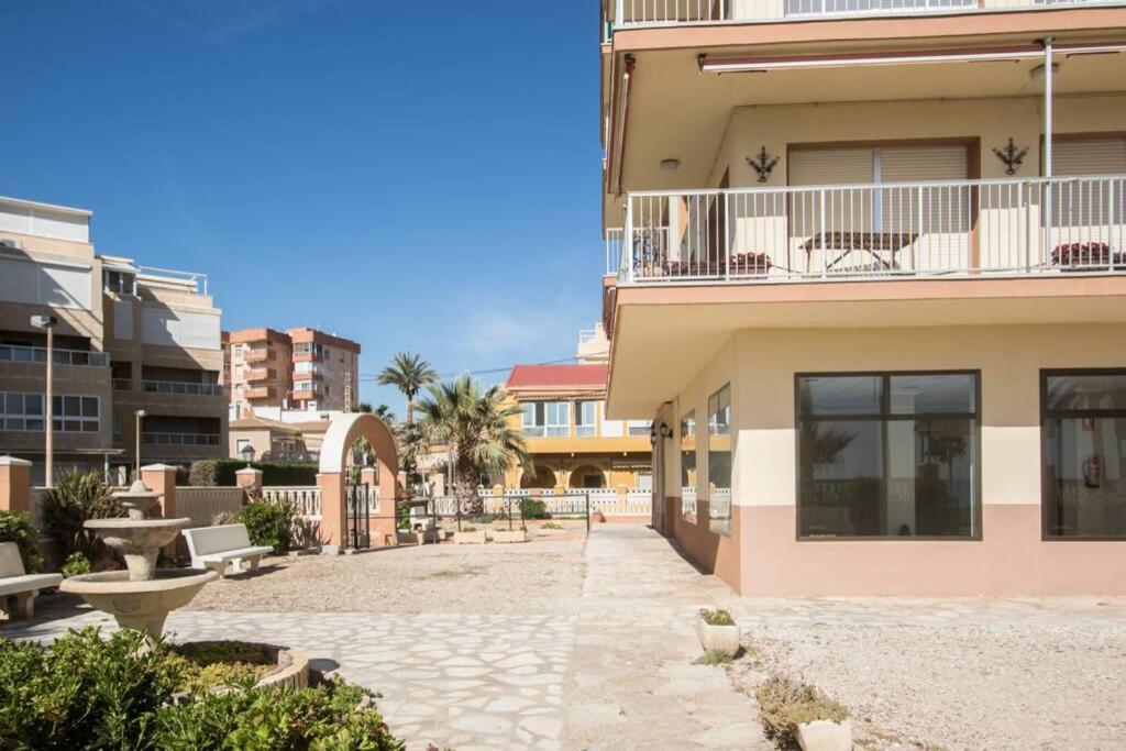 Alicante Beach Front Primera Fila - Bed and Breakfast