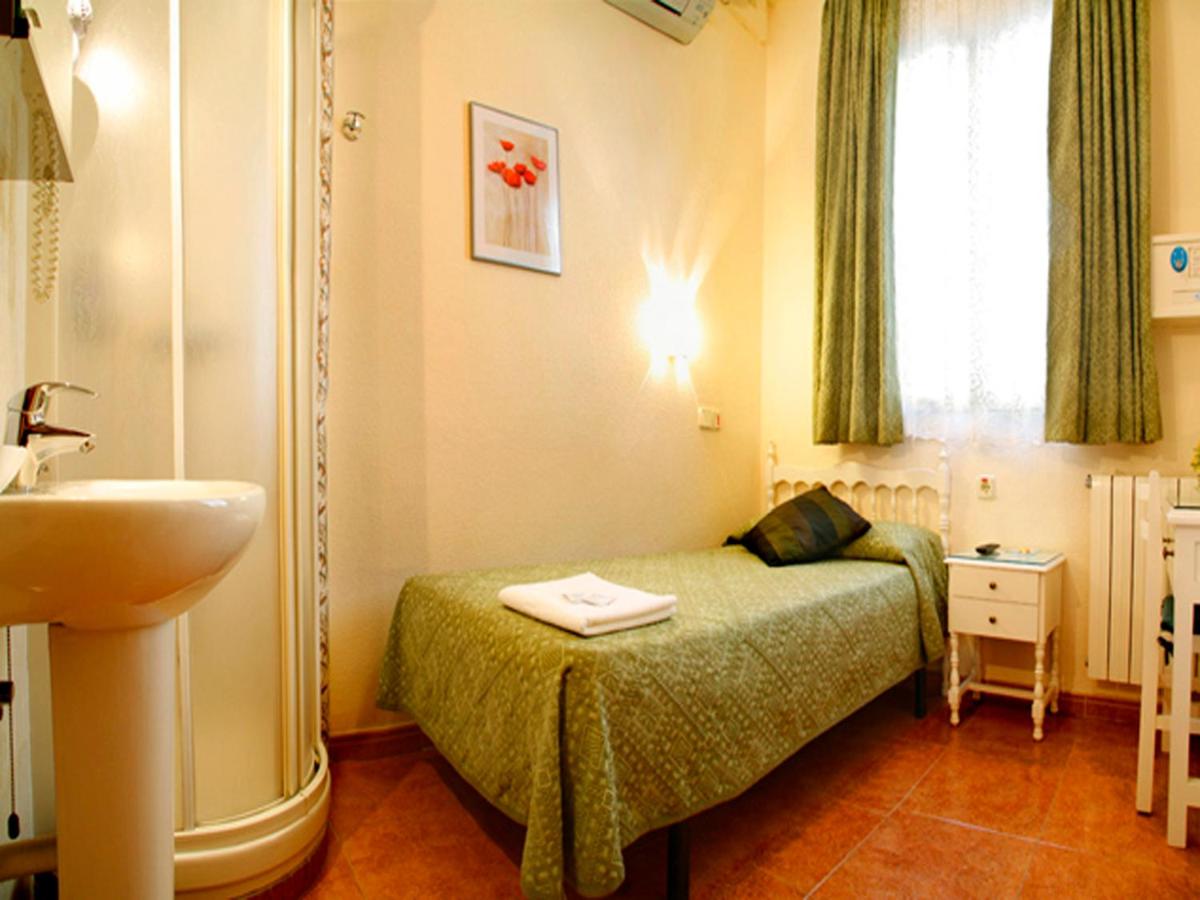 Hostal Los Alpes - B&B