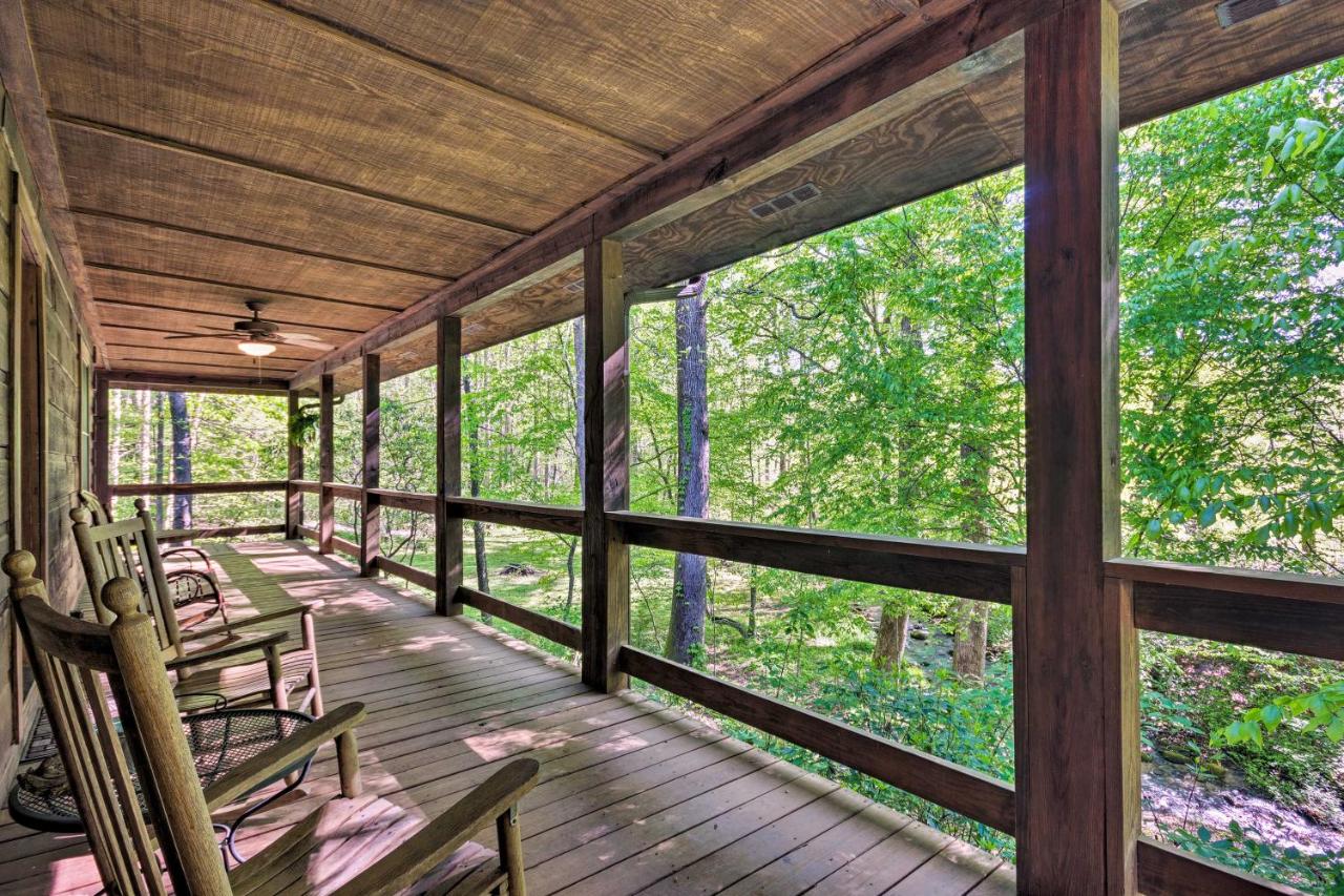 B&B Marietta - Creekside Marietta Cabin Retreat with Fire Pit! - Bed and Breakfast Marietta