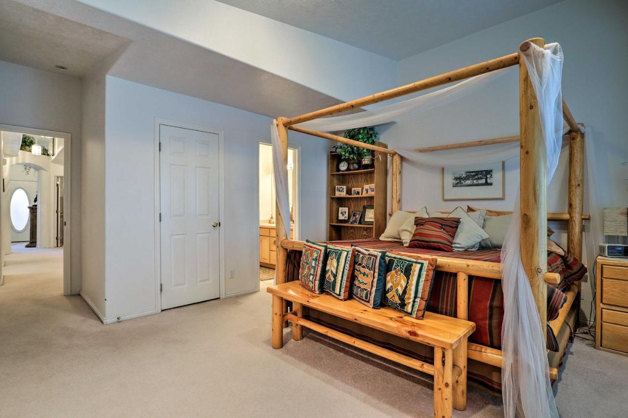 St George Townhome with Patio - Near Natl Parks - B&B