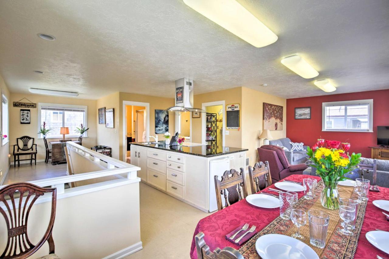 Waldport Townhome with Dog Run on Alsea Bay! - B&B