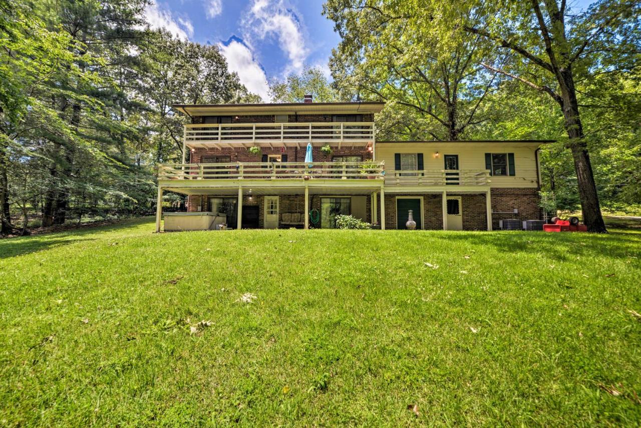 Waterfront Lake Barkley Home with Deck and Fire Pit! - B&B Cadiz