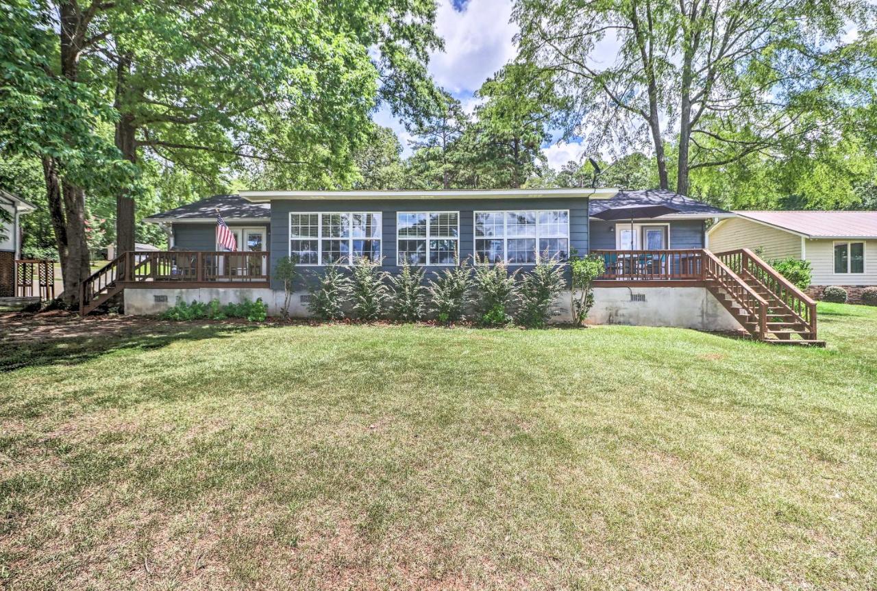 Waterfront Lake Sinclair Home with Boat Dock! - B&B