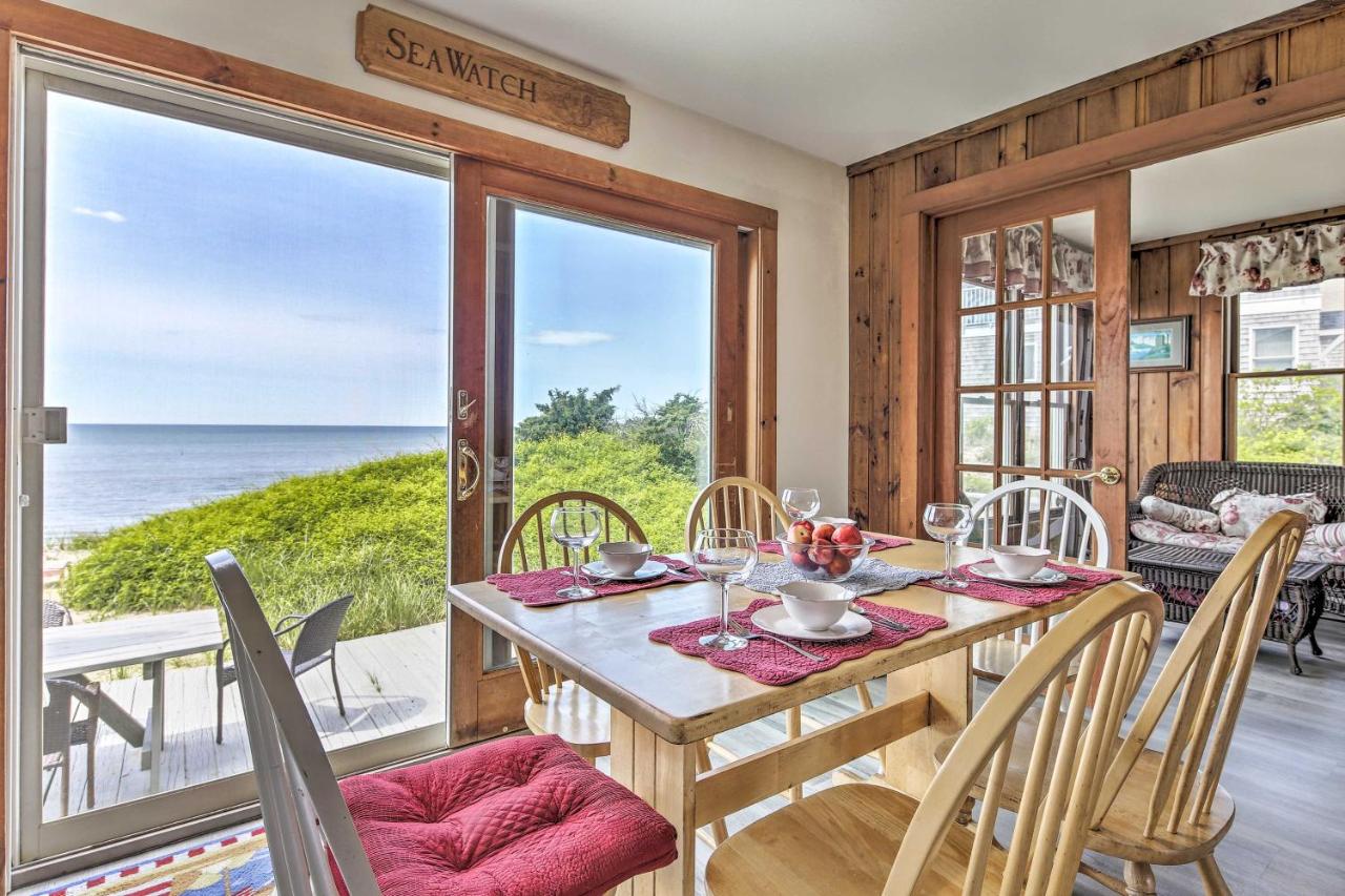 Oceanfront Gem with Sunroom and Fireplace in Cape Cod - Bed and Breakfast Dennis Port