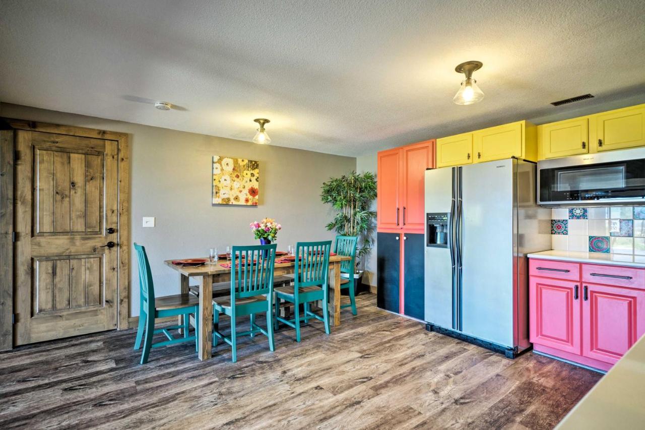 B&B Colorado Springs - Bright, Renovated Apartment with Views of Pikes Peak - Bed and Breakfast Colorado Springs