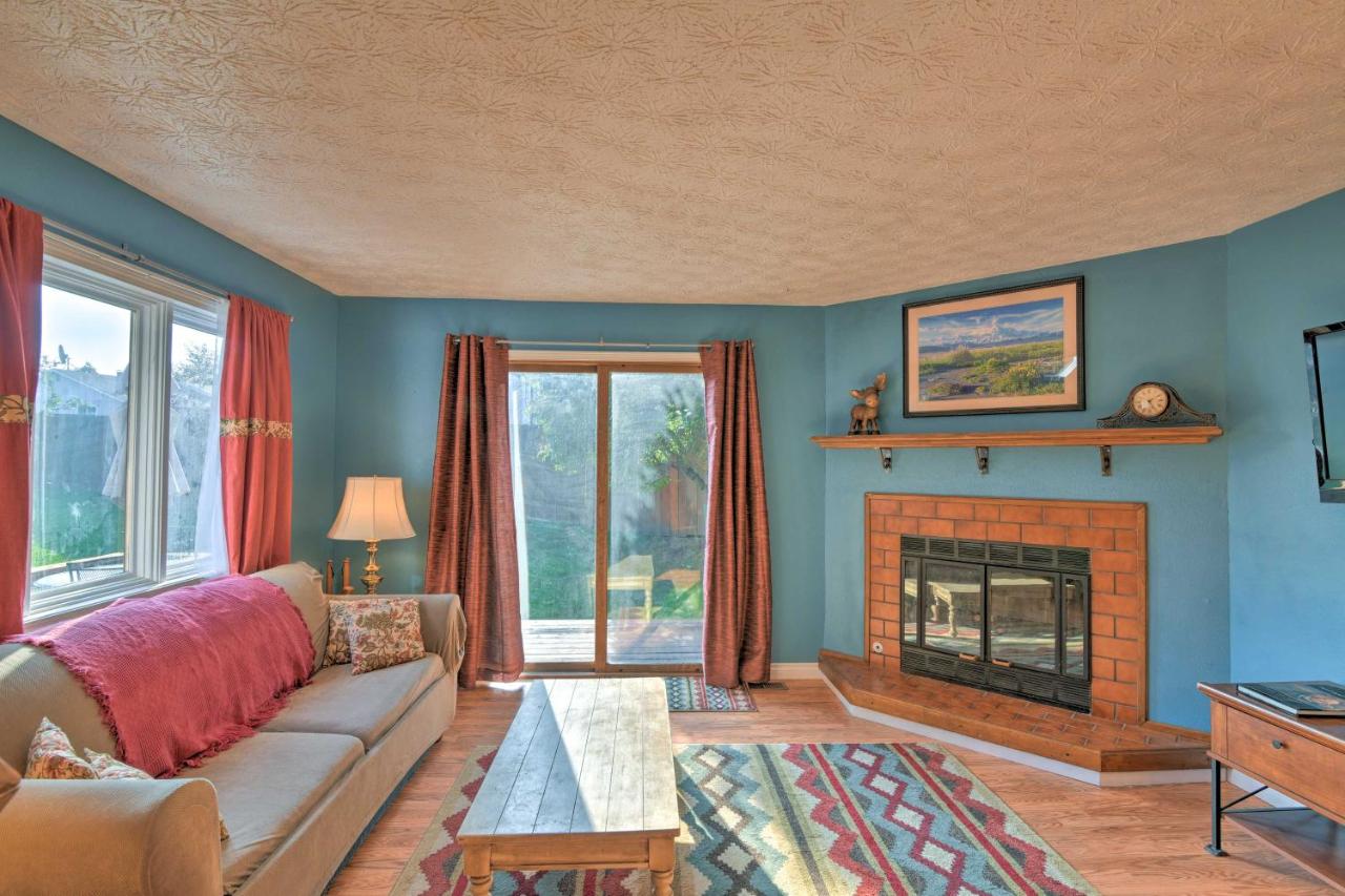 Charming Anchorage Home with Grill and Deck! - B&B