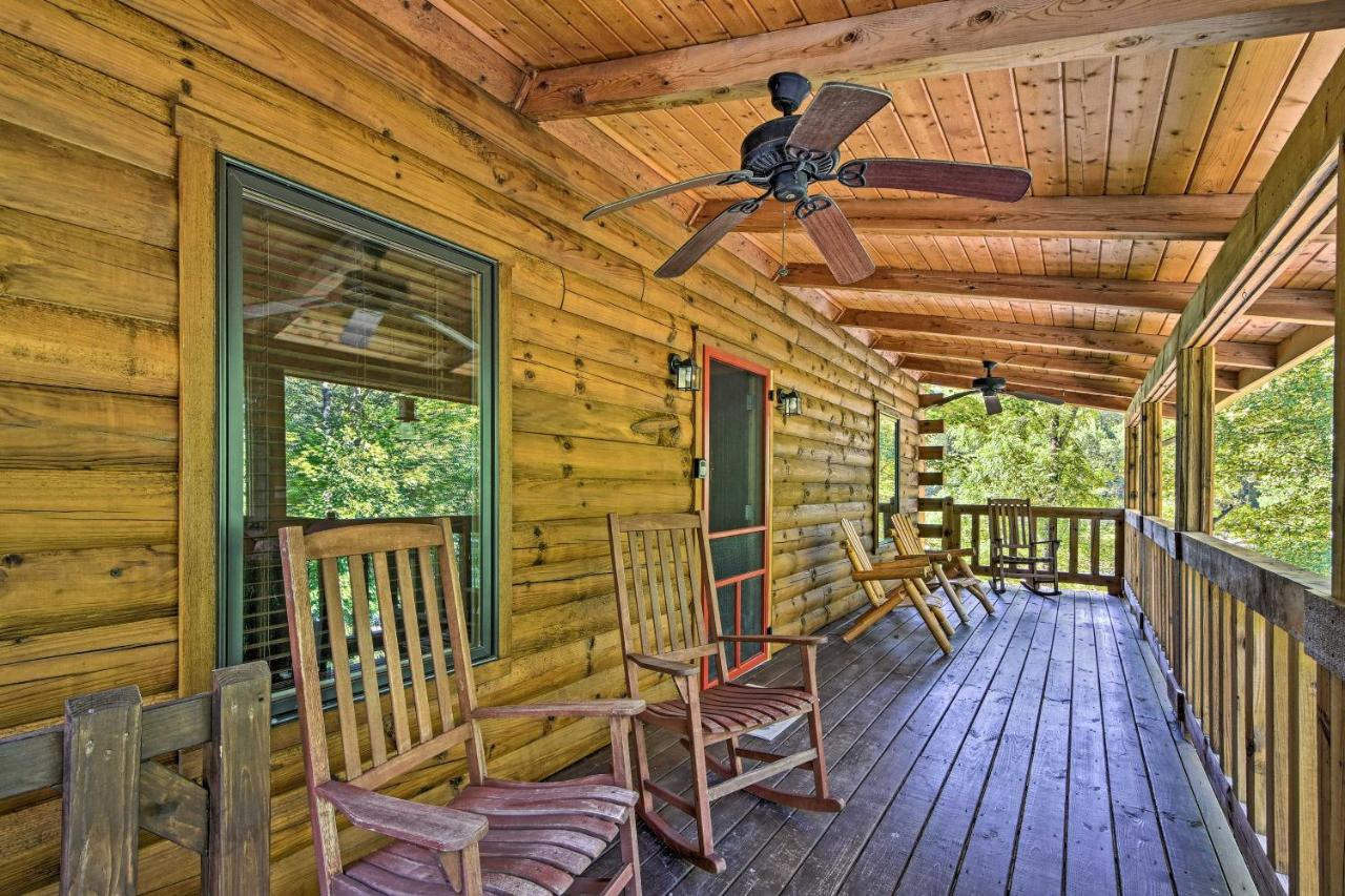 Rustic Andrews Cabin Rental with Deck and Fire Pit! - B&B Andrews