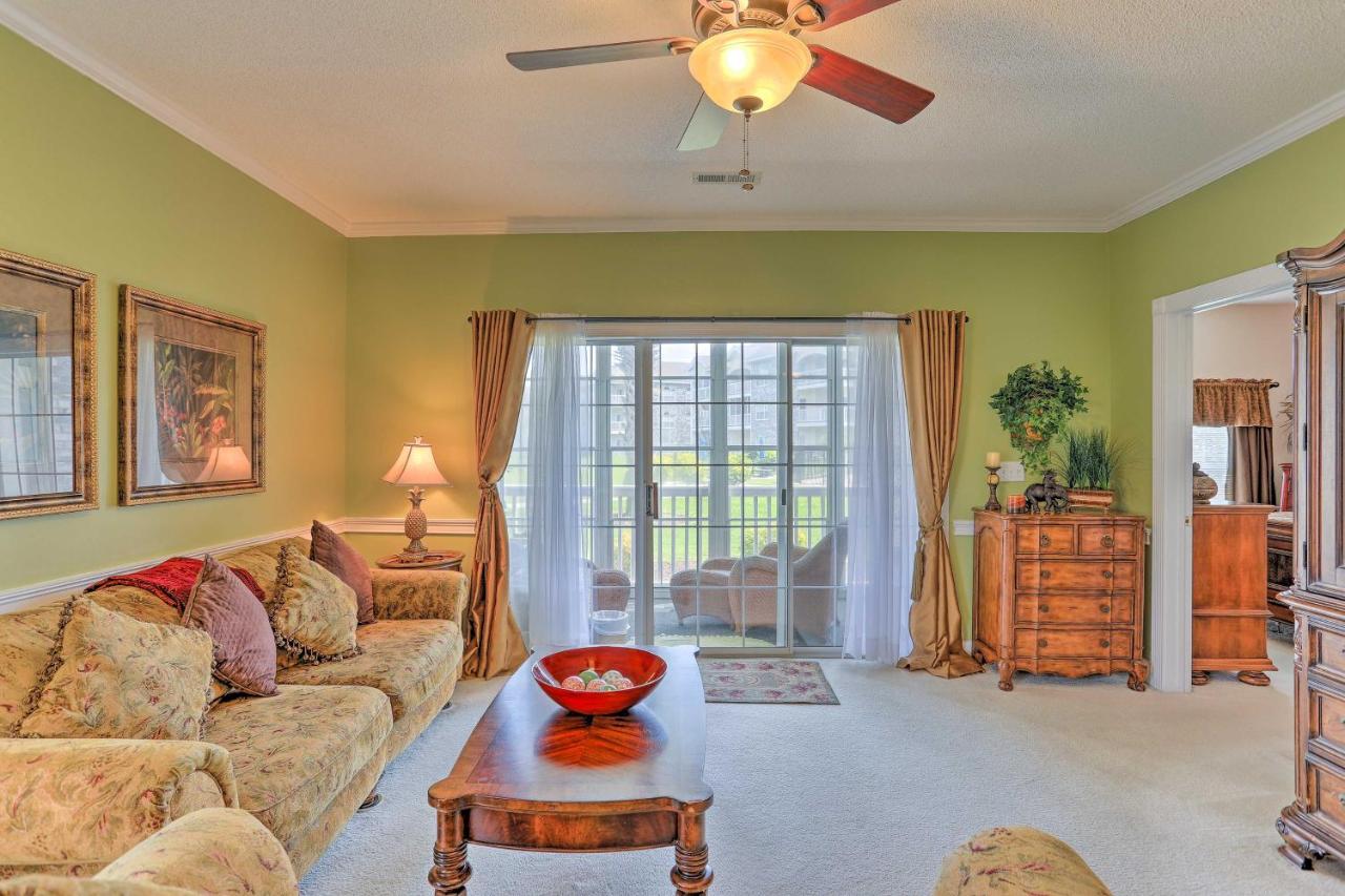 B&B Myrtle Beach - Myrtle Beach Condo with Community Pool Views! - Bed and Breakfast Myrtle Beach