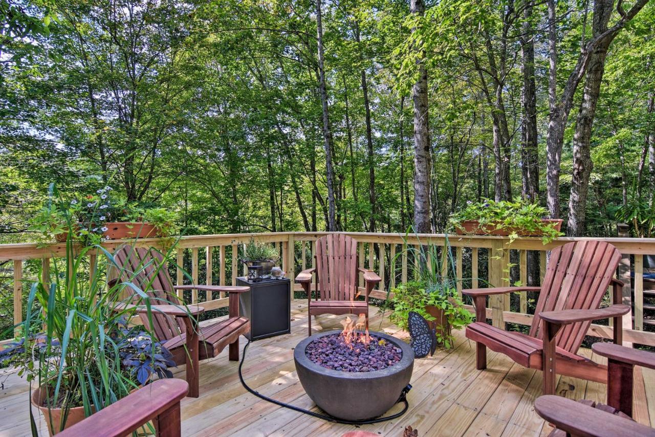 Cozy Hideaway with Grill, 17 Mi to Asheville - B&B