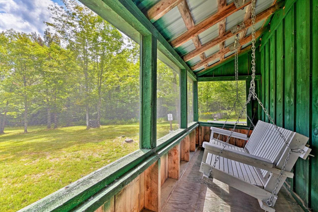 B&B Granby - Private Granby Cabin - 14 Miles to Burke Mtn! - Bed and Breakfast Granby