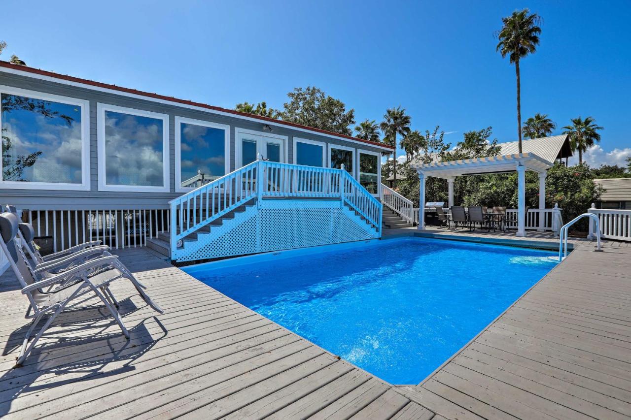Home on San Jacinto River with Pool, Dock and Deck! - B&B