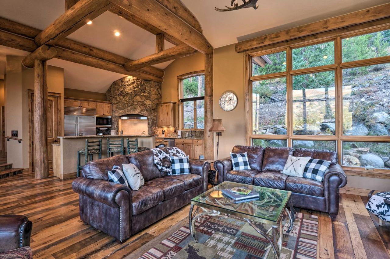 Hilltop Breck Home: Hot Tub, Views & Walk to Town - Chambres d'hôtes Breckenridge