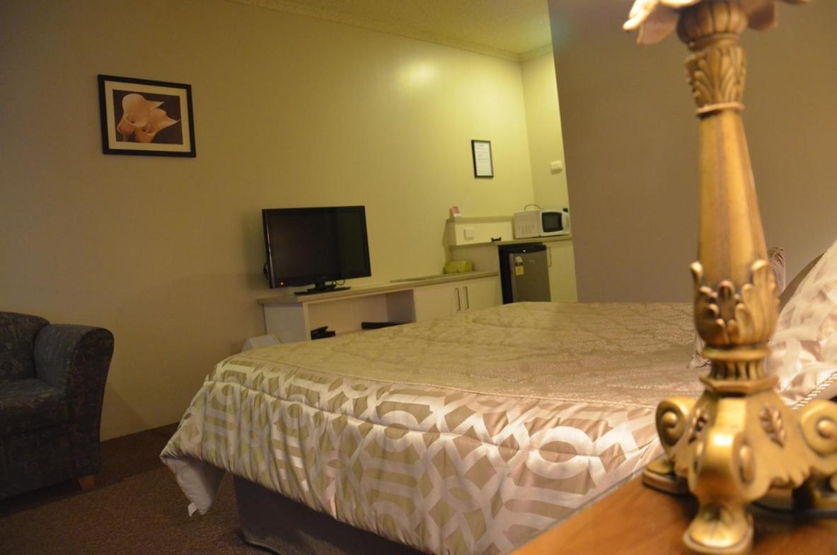Queen Room with Spa Bath