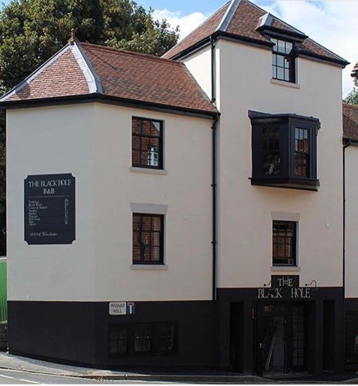 The Black Hole - Bed and Breakfast