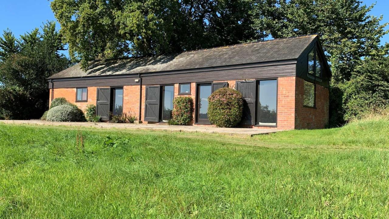 Hayloft Cottage - Dog Friendly With Private Garden - B&B