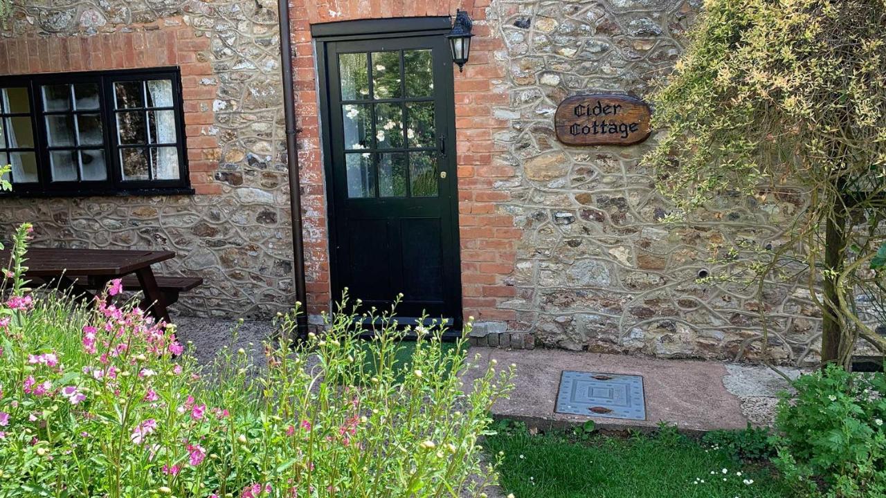 Cider Cottage - 3 Bedroom - Onsite Parking - Chambres d’hôtes