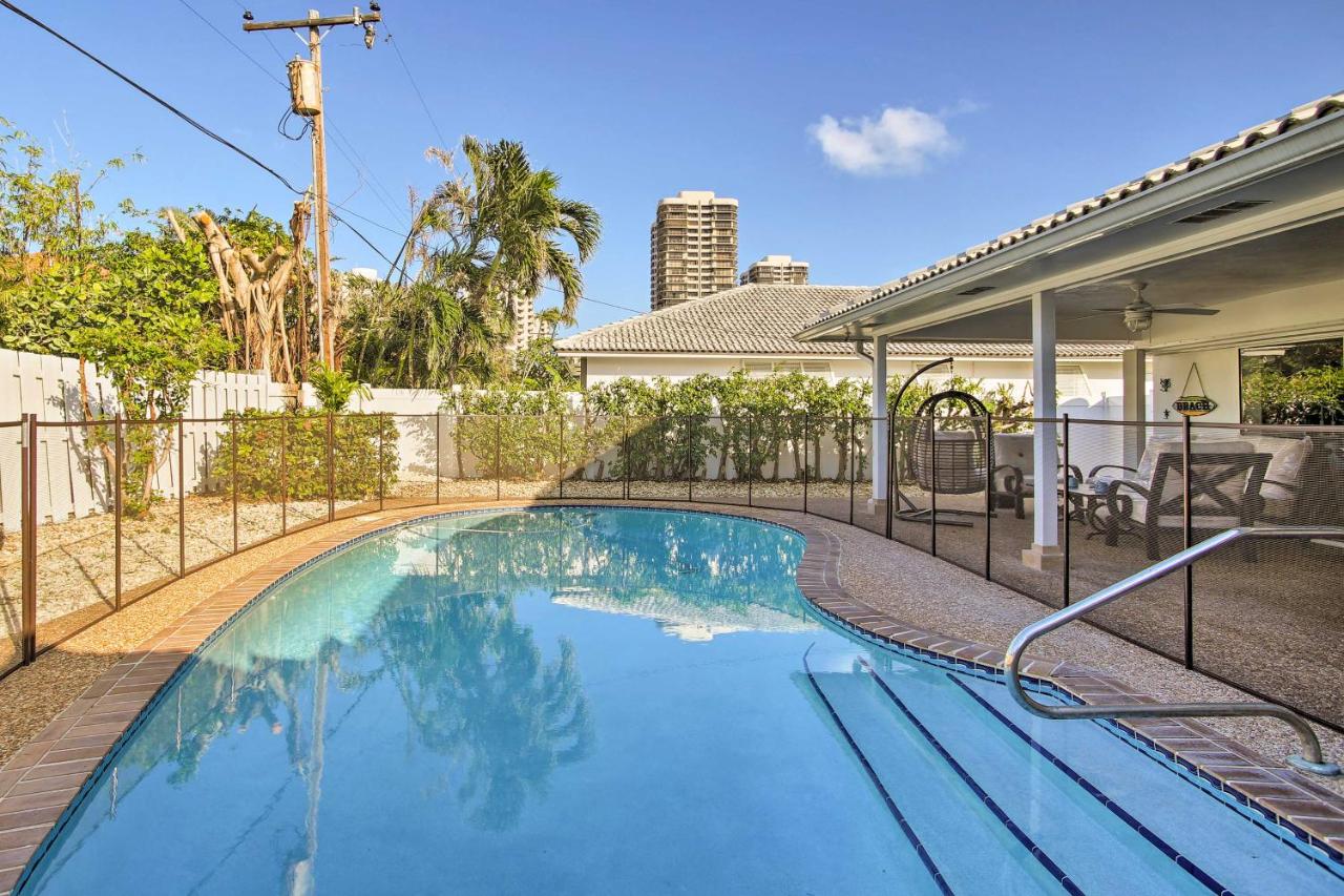 Riviera Beach Home with Pool - Walk to Beaches! - B&B