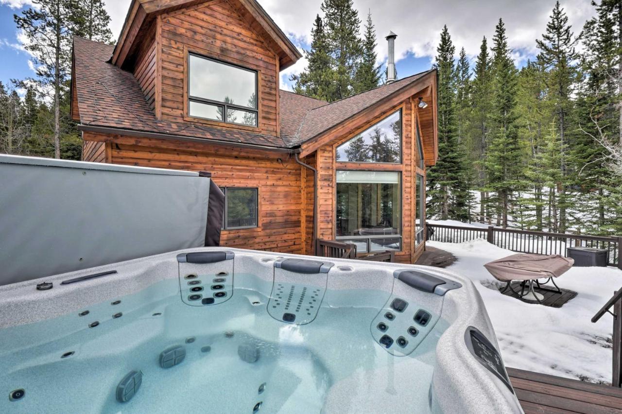 3 Mi to Main St Home with Mtn-View Deck in Breck! - B&B