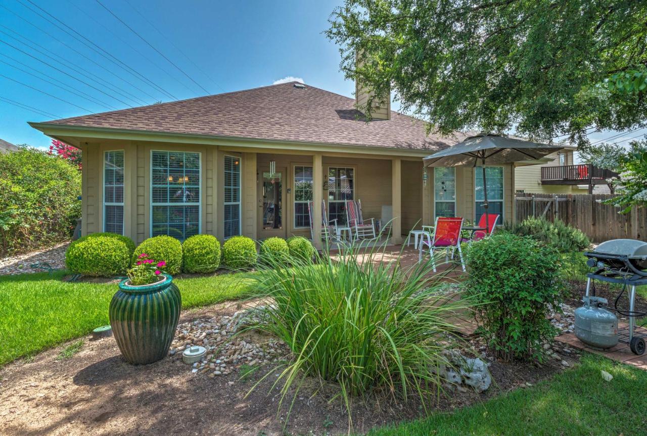 B&B Austin - Cozy Home with Patio and Yard, 3 Mi to Lake Travis! - Bed and Breakfast Austin