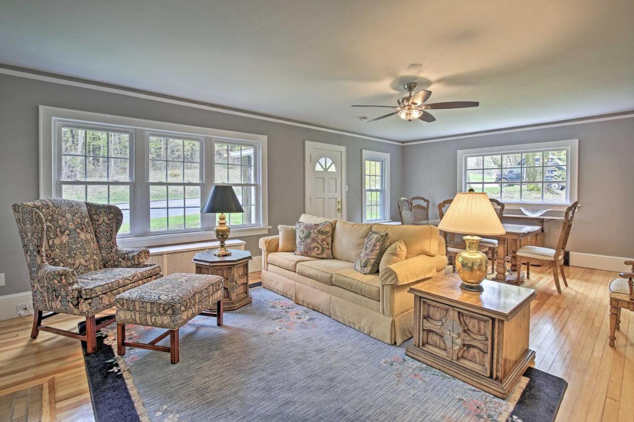 Beautiful Lenox Home, 3 Mi to Shakespeare and Co! - B&B
