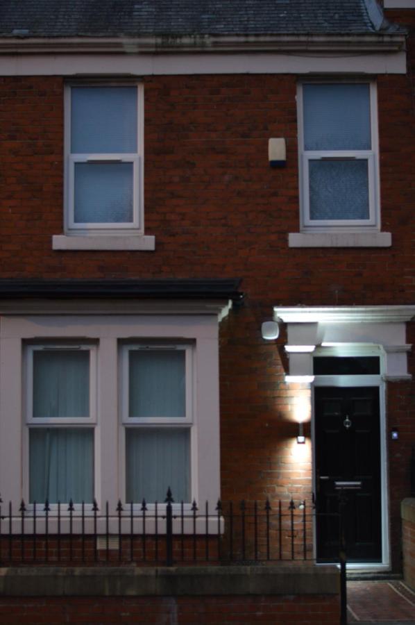 9 bed house (7 Mins) 2 miles from Newcastle centre - Ferienwohnung