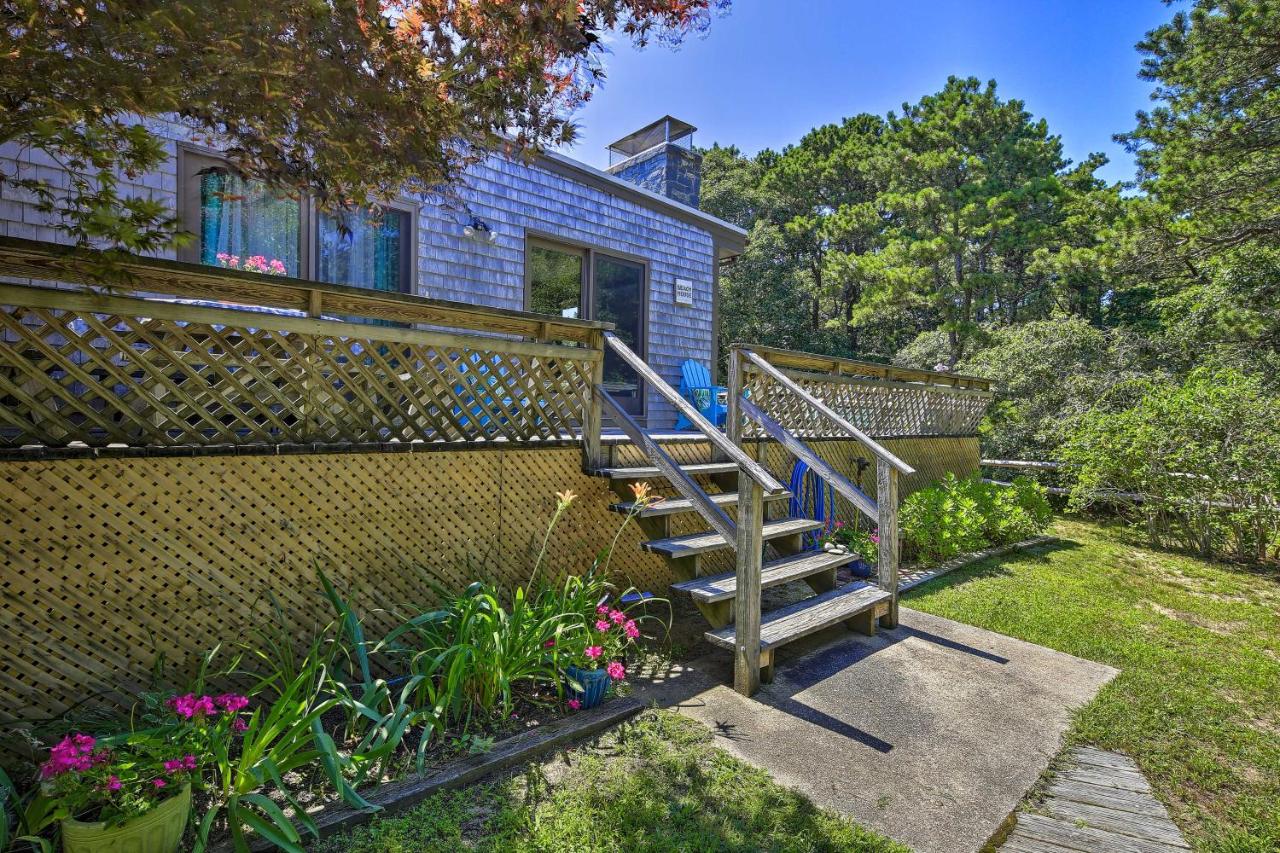 B&B Wellfleet - Coastal Wellfleet Cottage Walk to Chipmans Cove! - Bed and Breakfast Wellfleet