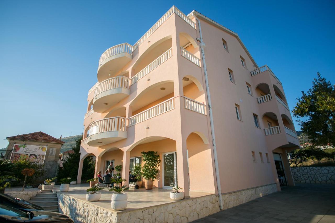 Kaja - right next to the beach - B&B