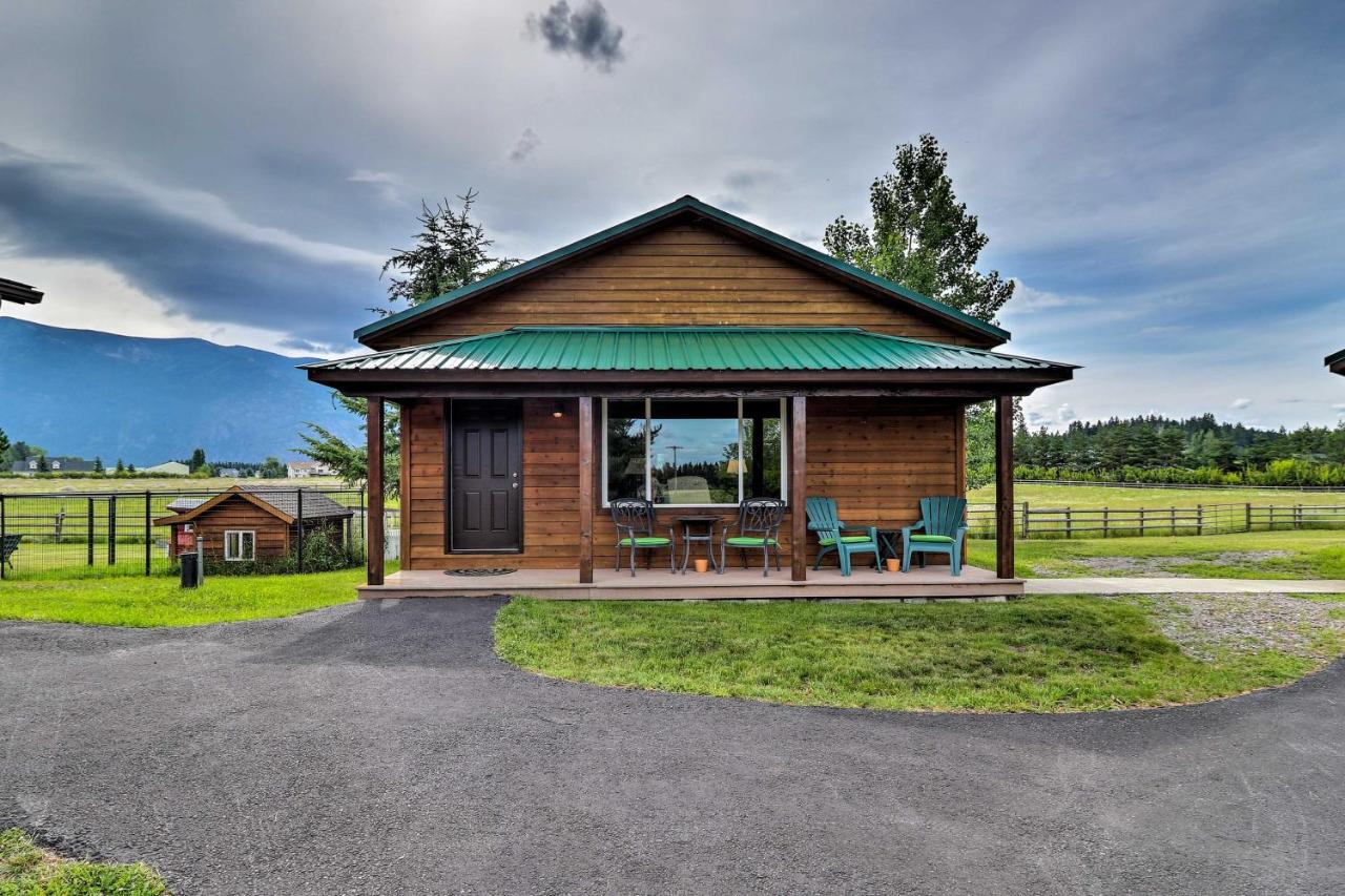 B&B Columbia Falls - Cabin with Porch and View about 19 Mi to West Glacier - Bed and Breakfast Columbia Falls