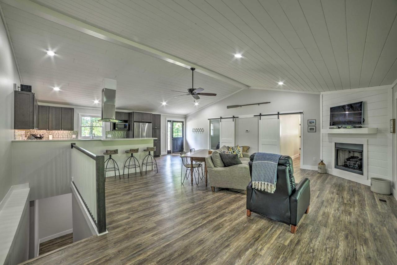 Lake Barkley Waterfront Home with Deck and Boat Dock! - Chambres d’hôtes