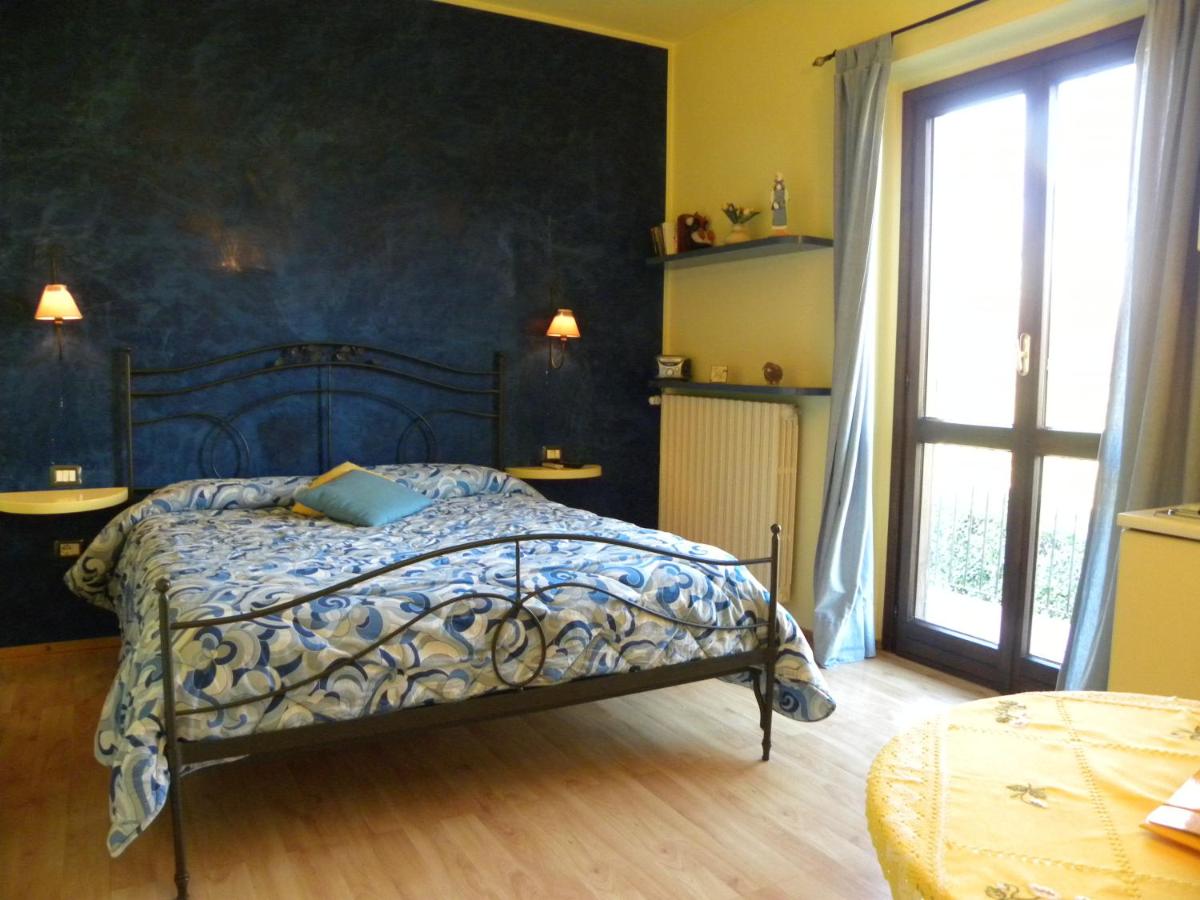 Studio mit Balkon