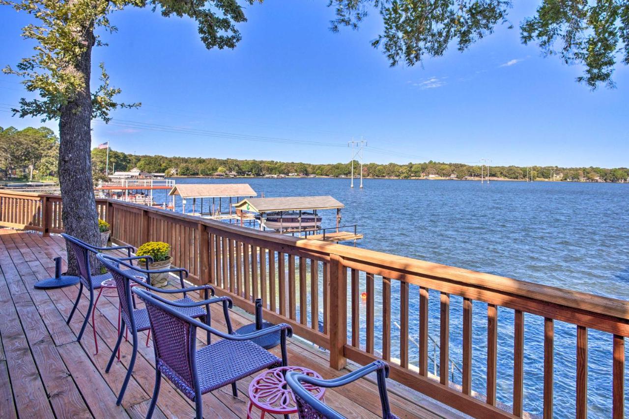 B&B Tool - Waterfront Home in Tool with Dock, Fire Pit and Patio! - Bed and Breakfast Tool