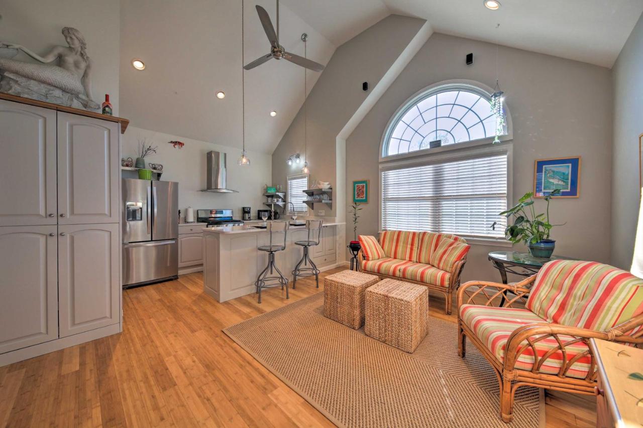 Seaside Cottage with Private Pier - 3 Miles to Beach - Bed and Breakfast
