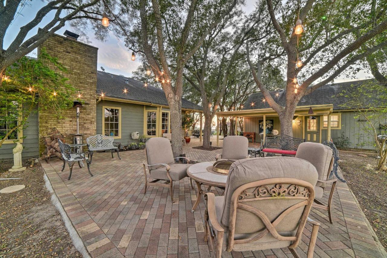 B&B Corpus Christi - Casa de Samuel - Patio, Fountain and Outdoor Kitchen - Bed and Breakfast Corpus Christi