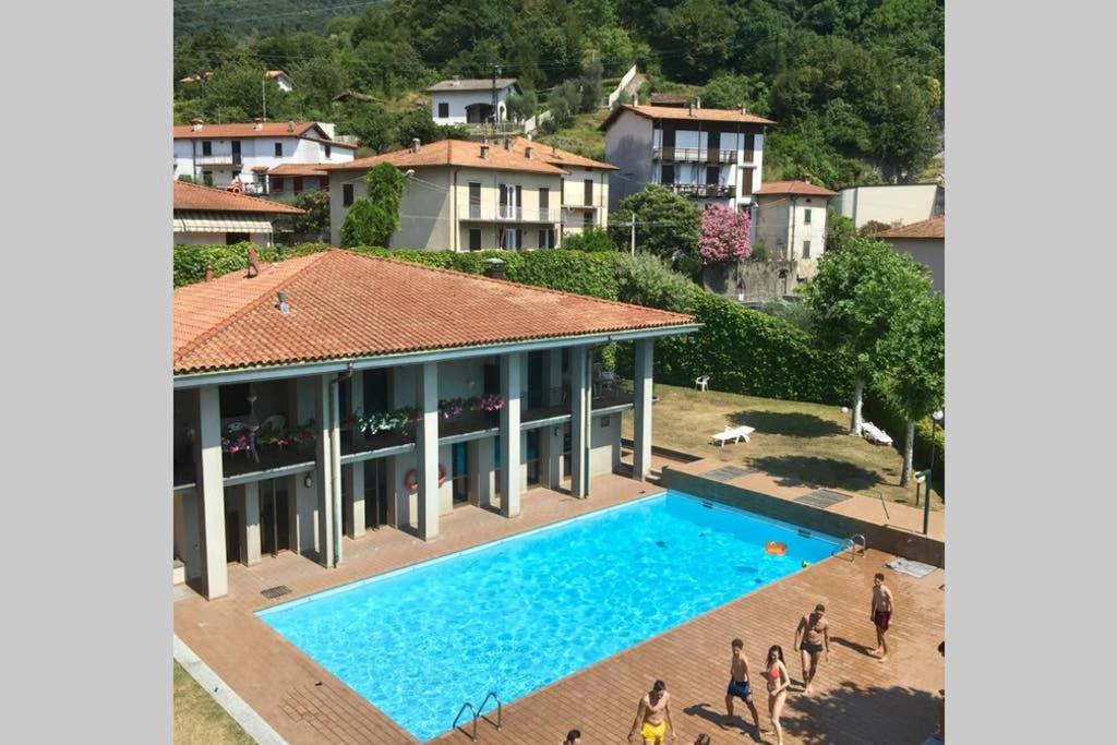 Mamma Ciccia - Lake front apartment, beach and swimming pool - Chambres d'hôtes Lierna