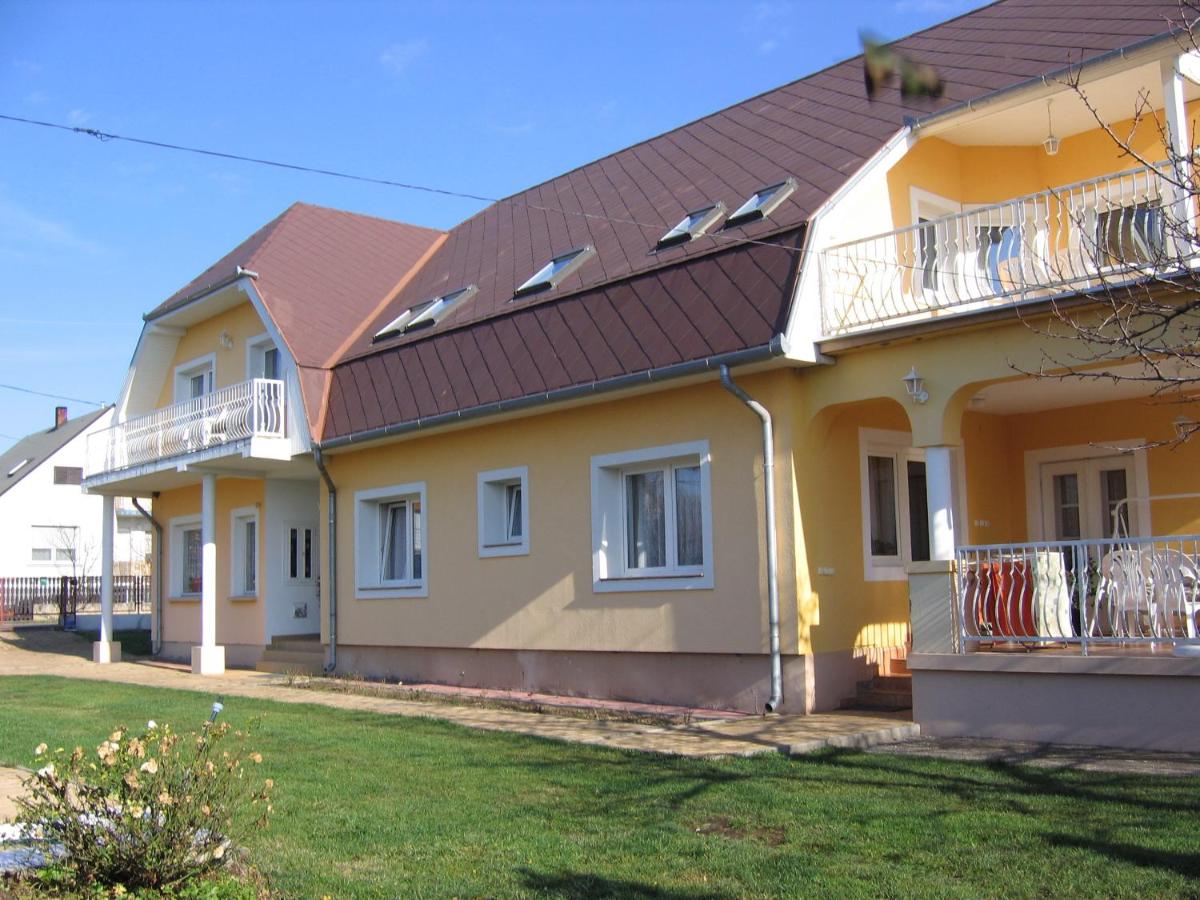 Bor Apartmanház - Ferienwohnung Gyenesdiás