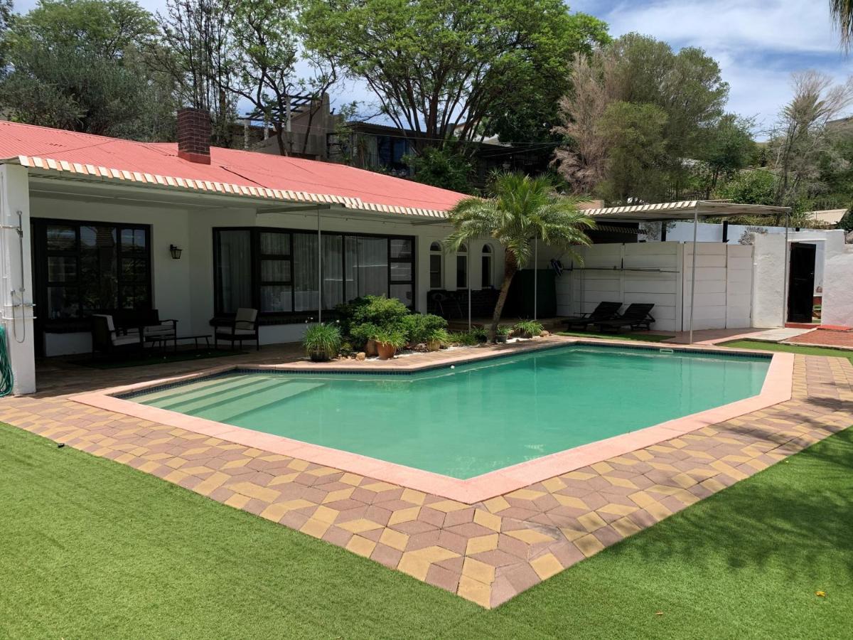 B&B Windhoek - Tourmaline Holiday House - Bed and Breakfast Windhoek