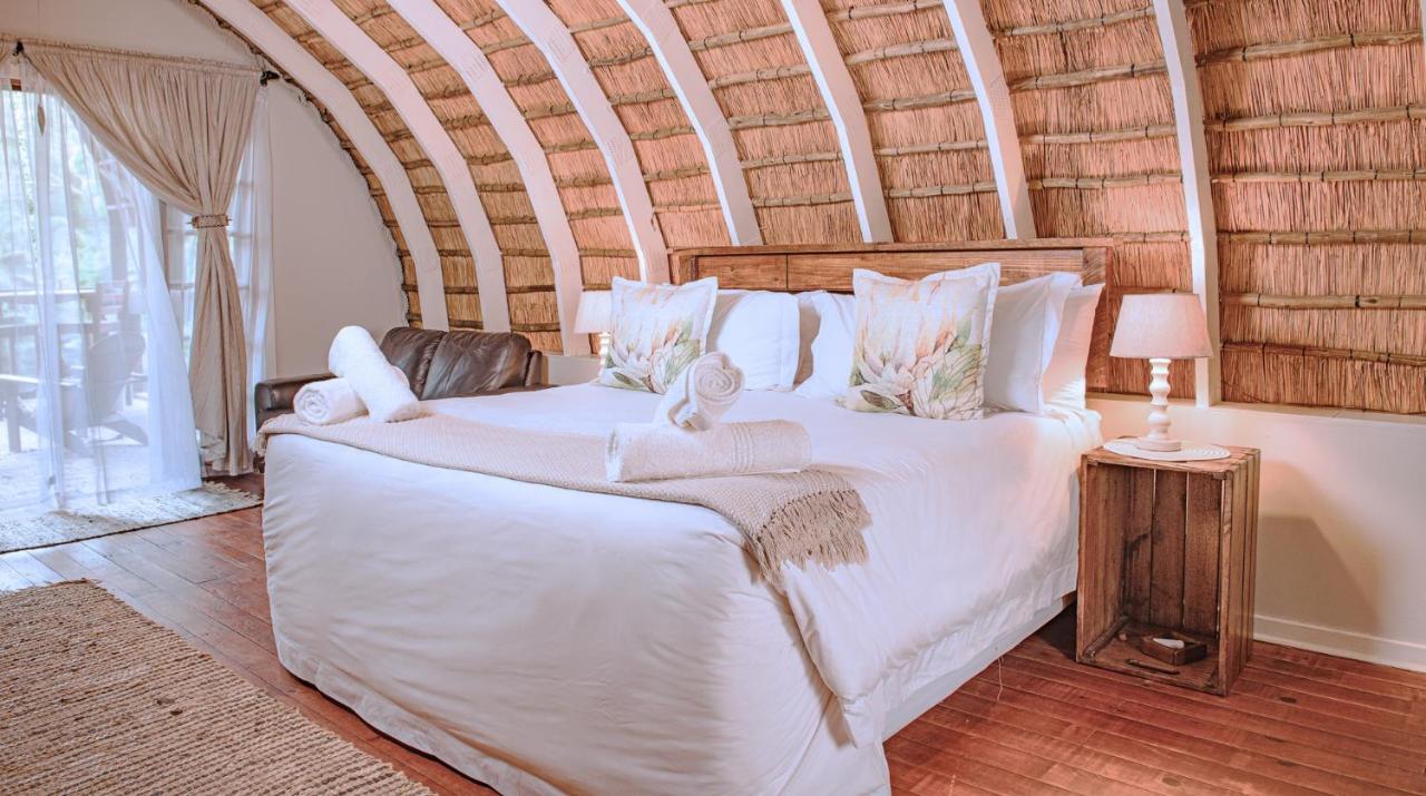 Upstairs Suite with Lake View
