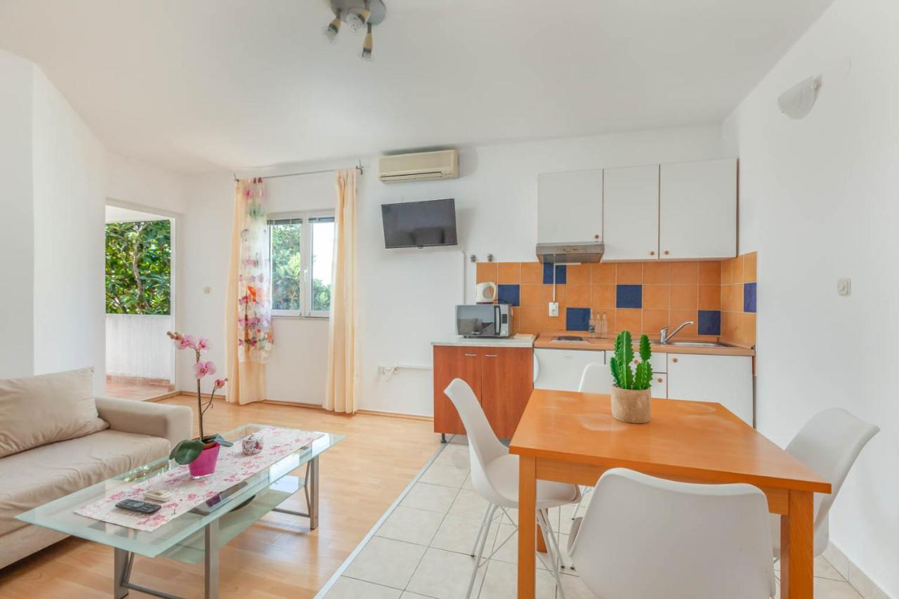 Luka 2 - B&B Podgora