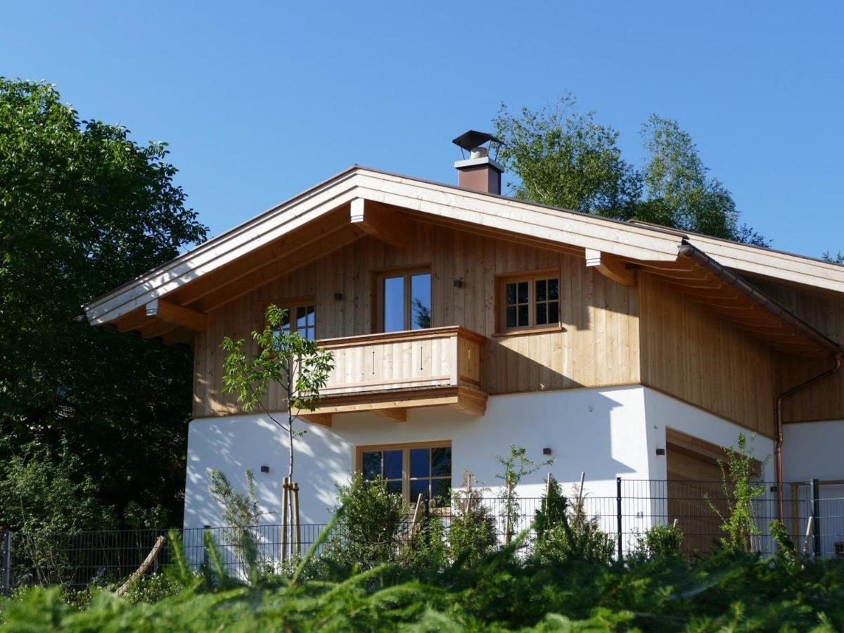 Apartment with Mountain View