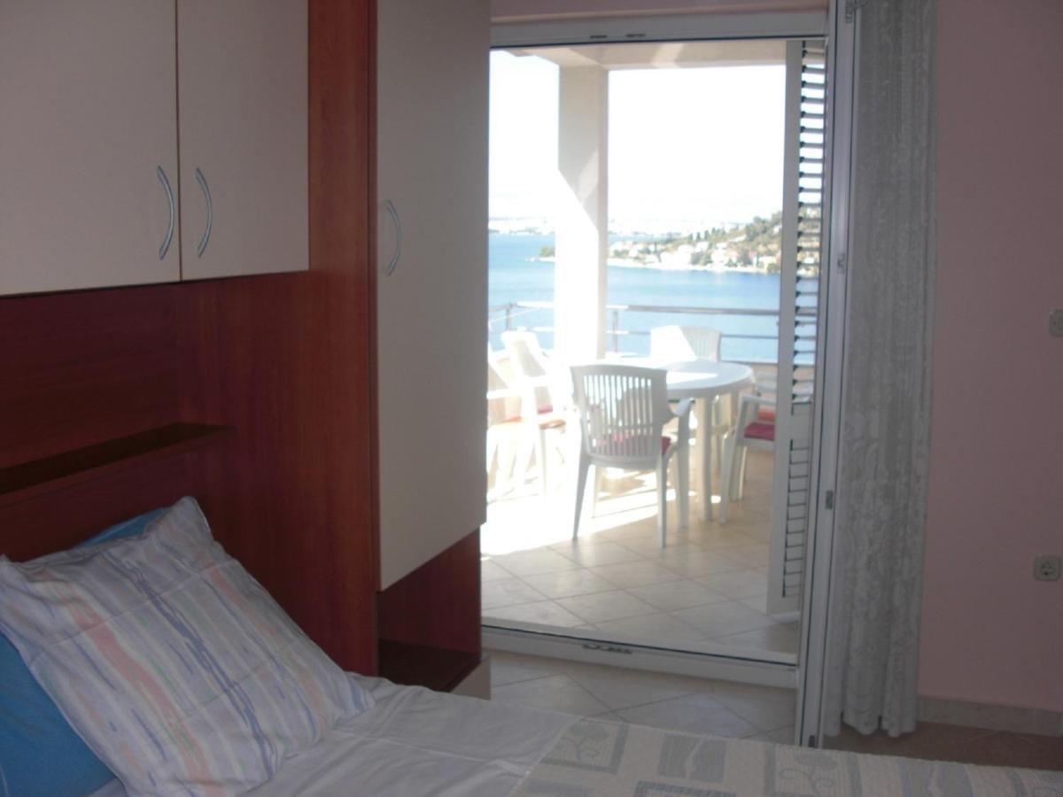 Three-Bedroom Apartment with Balcony and Sea View (6 Adults)