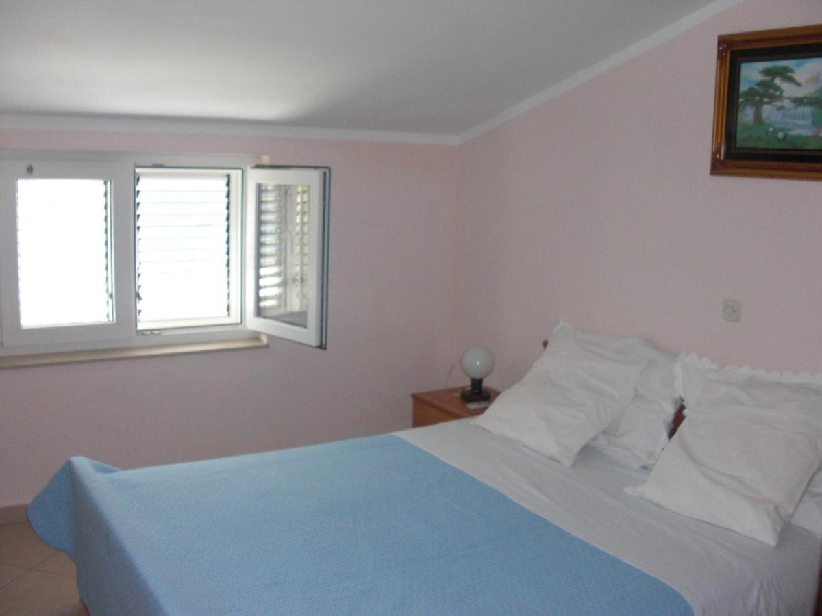 Three-Bedroom Apartment with Terrace and Sea View (7 Adults)