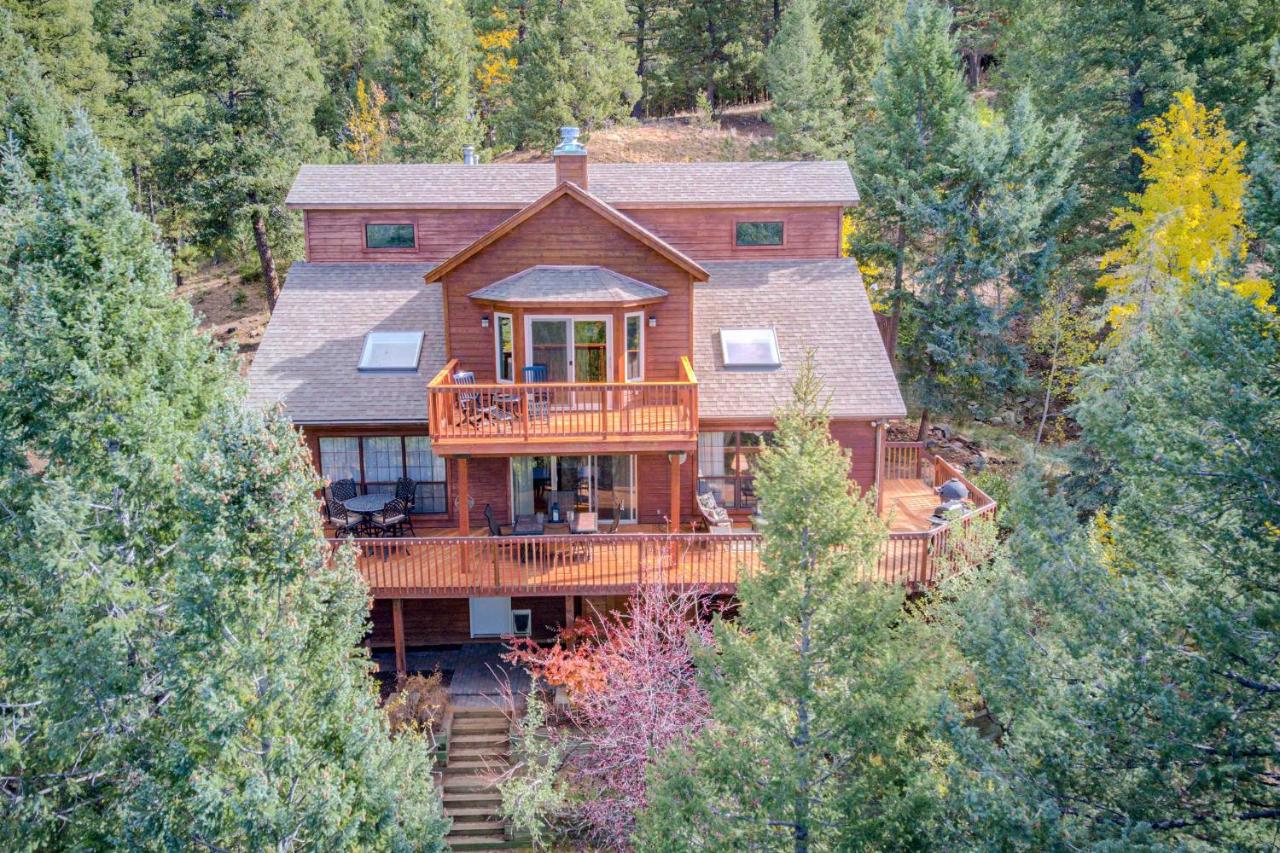 Expansive Mountain Retreat with Views of Pikes Peak! - B&B