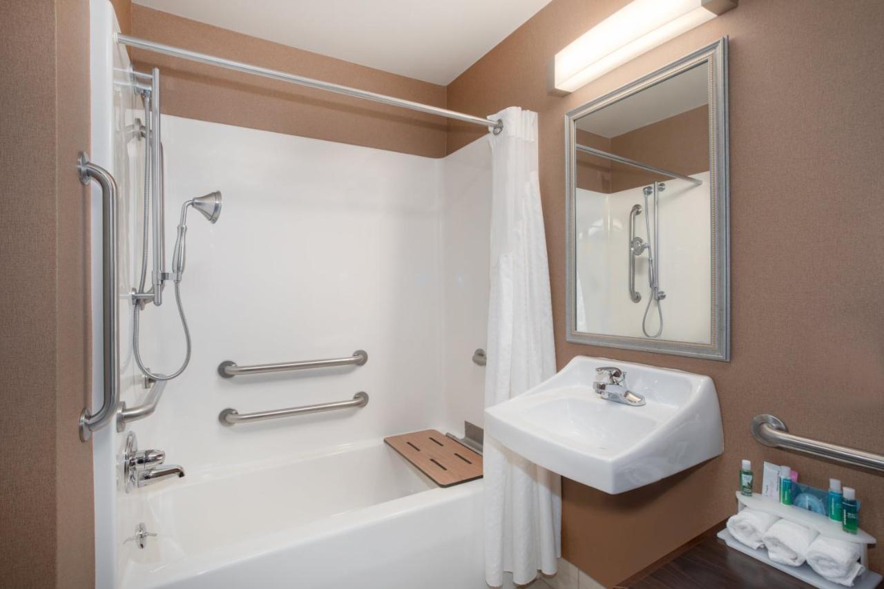 Standard King Room with Mobility Accessible Tub