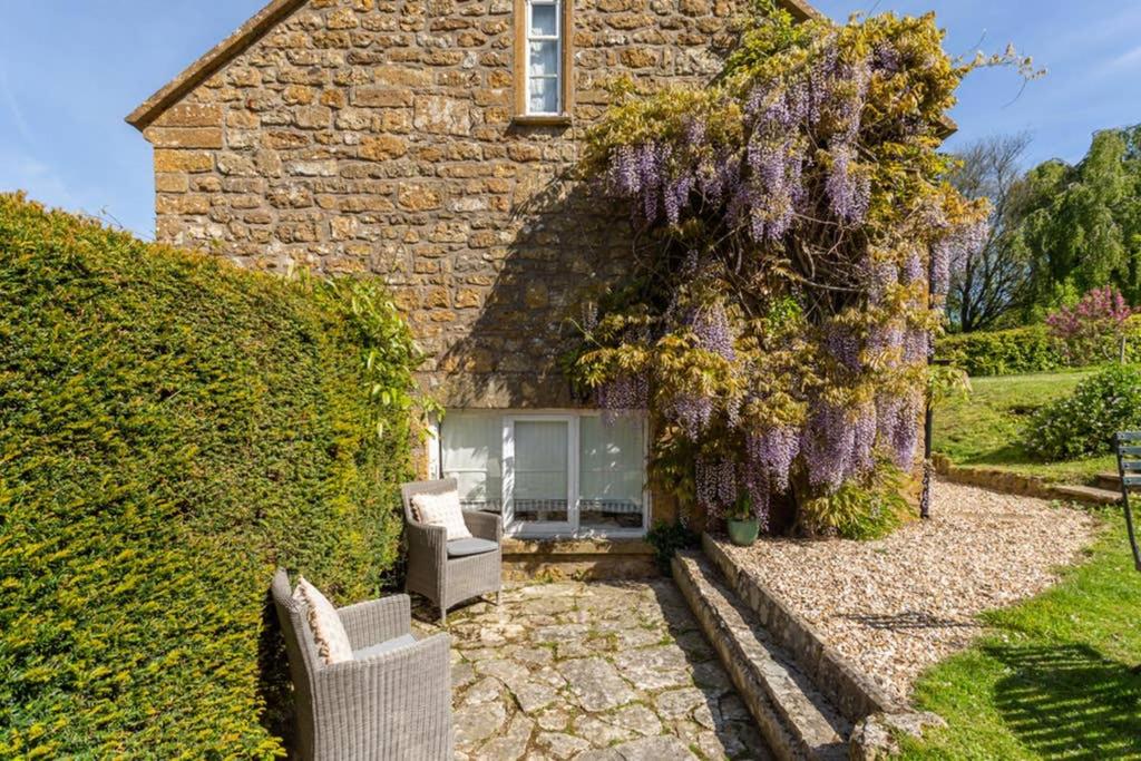 B&B Bridport - Gardeners Cottage - Bed and Breakfast Bridport