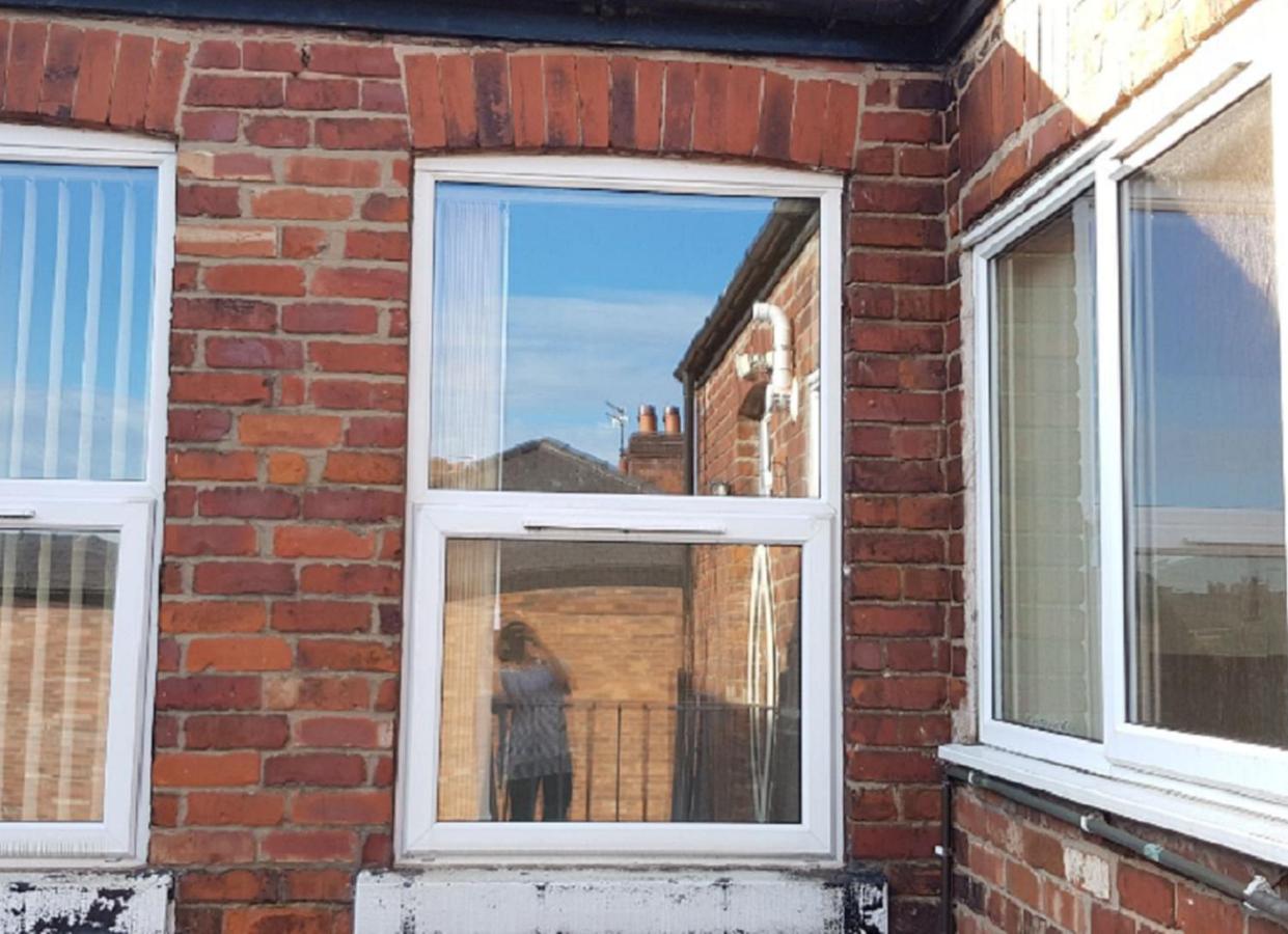 Beautiful 4 bedroom Victorian Apartment Sleeps 7 STOCKPORT - B&B