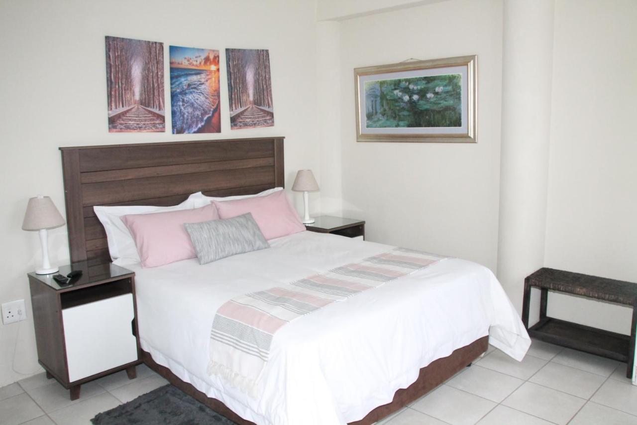 Queen Room with Pool View