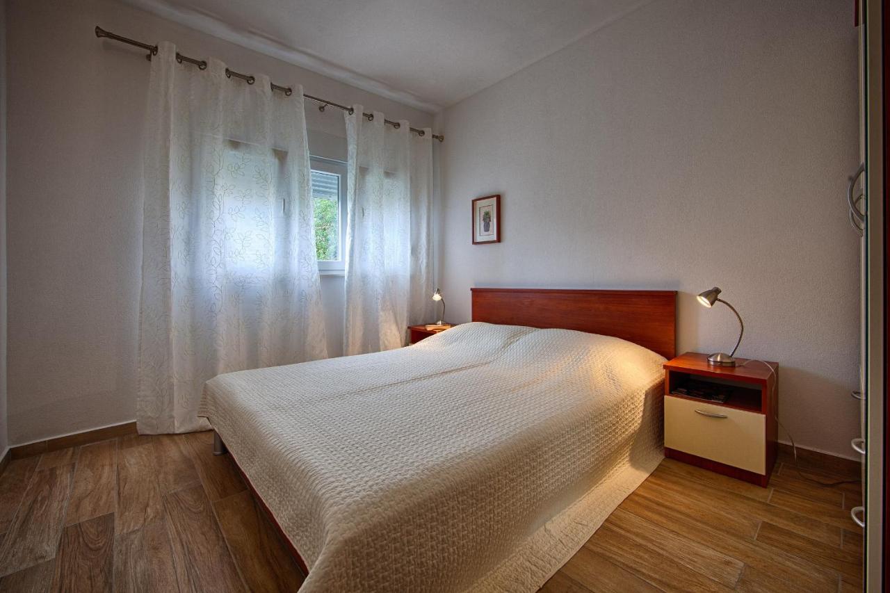 One-Bedroom Apartment with Balcony
