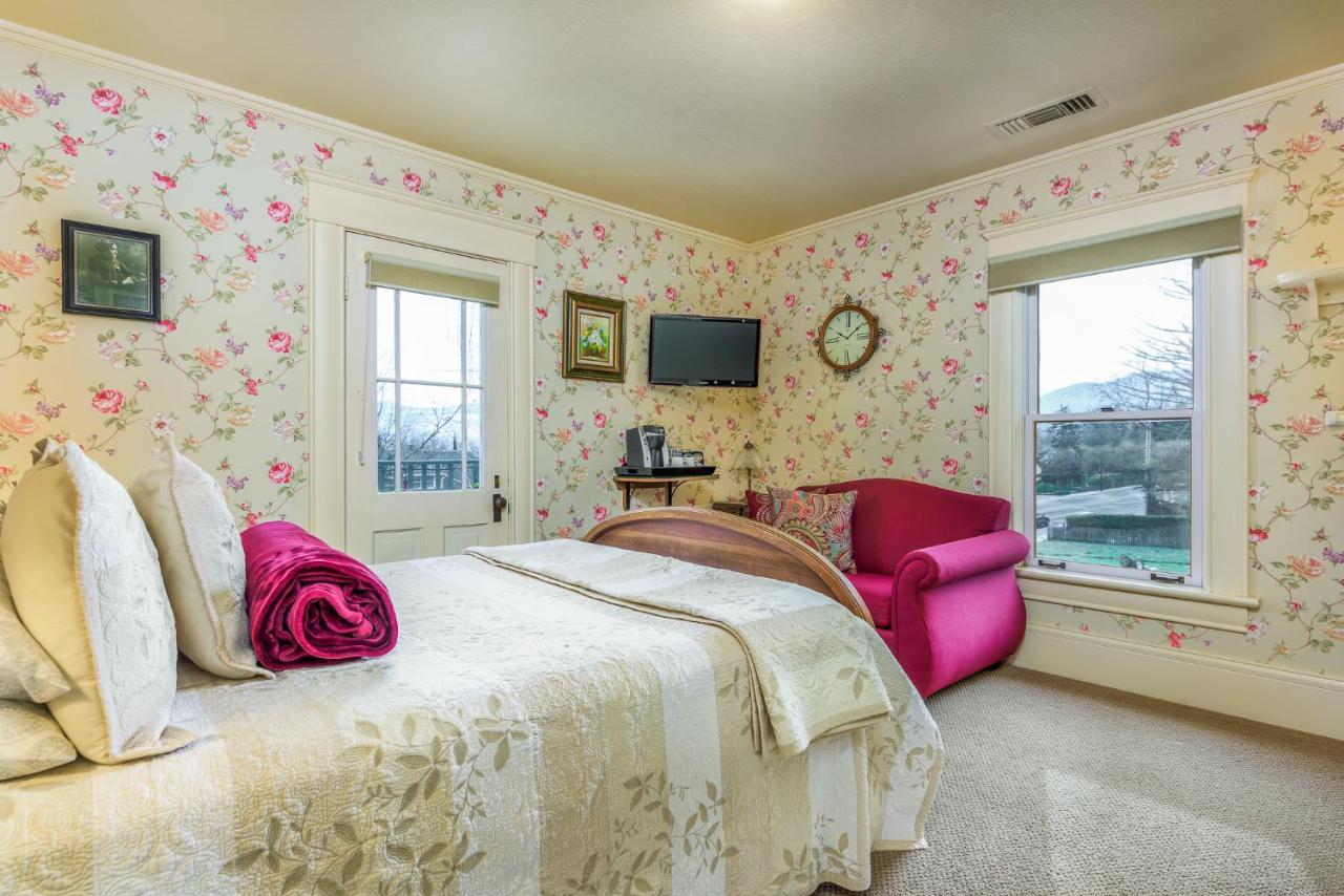 Queen Room with Balcony