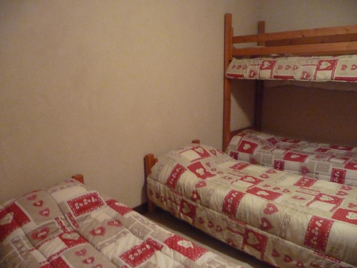 Family Room with Shared Bathroom (6 Persons)